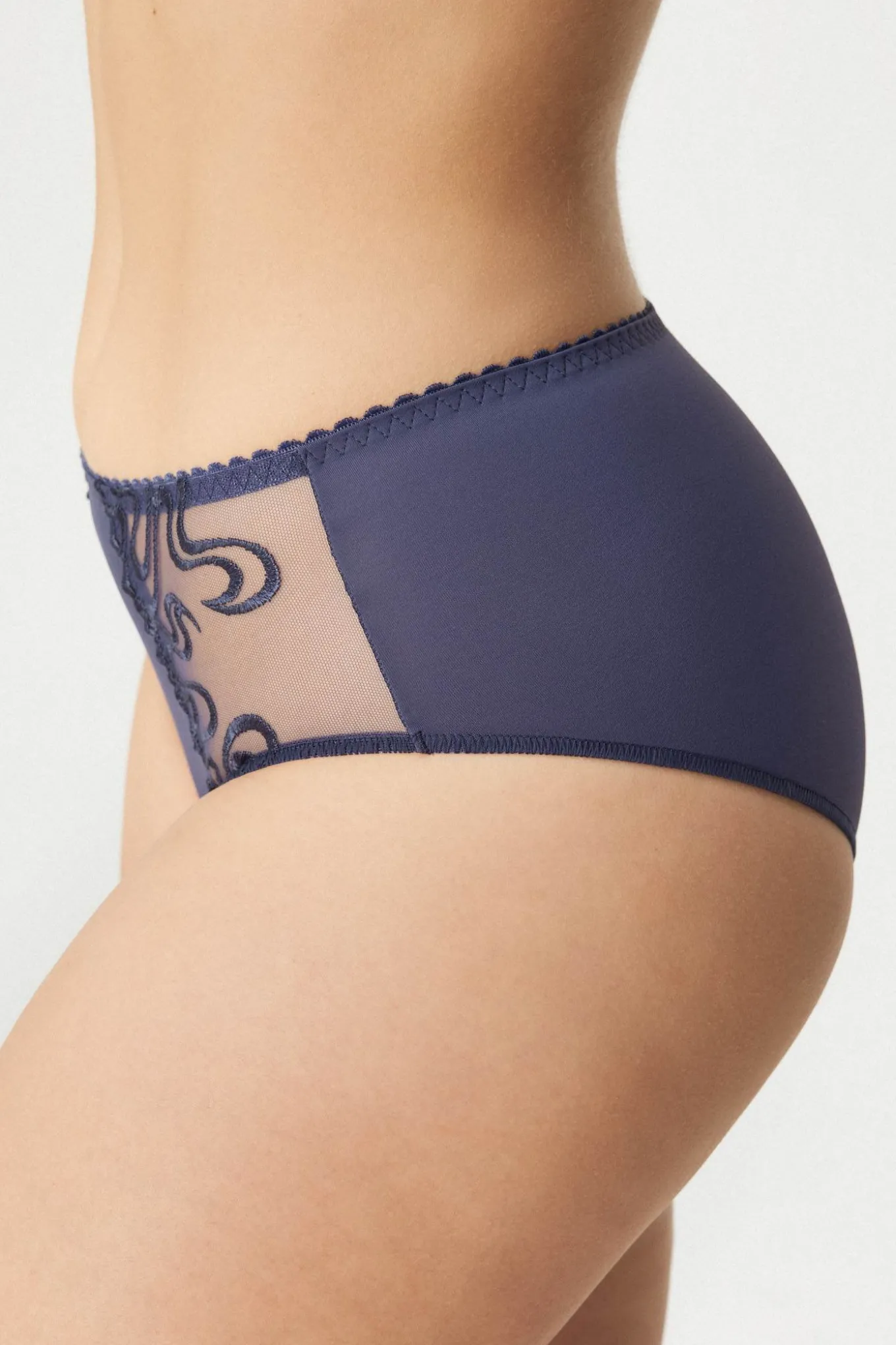 Majtki klasyczne Elegance z podwyższonym stanem