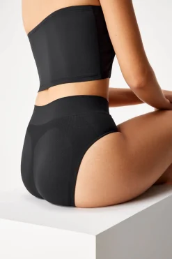 Majtki wyszczuplające Simple Push-Up z wysokim stanem