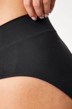 Majtki wyszczuplające Simple Push-Up z wysokim stanem