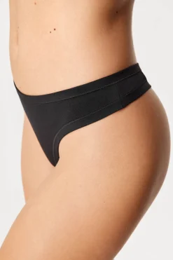 Tanga Bailee z modalem