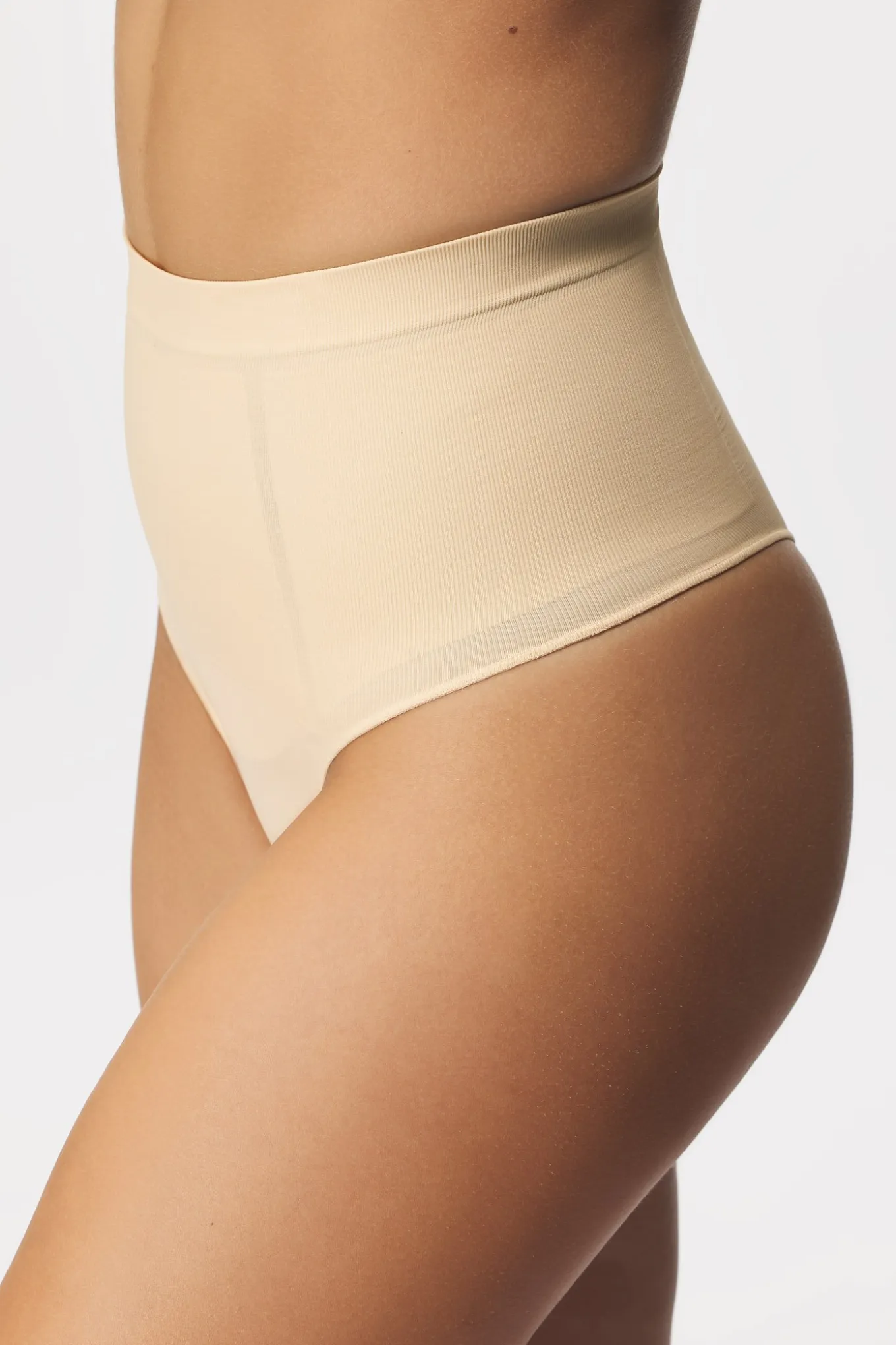 Tanga wyszczuplające Jordyn z wysokim stanem